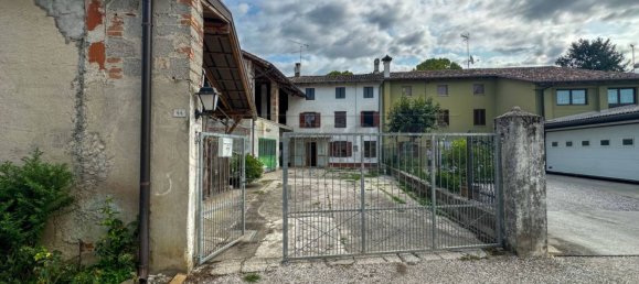 2 bedrooms House in Udine, Italy No. 310191 2