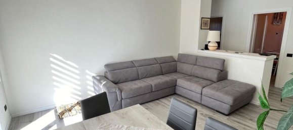 5 rooms Apartment in Carrara, Italy No. 193002 2