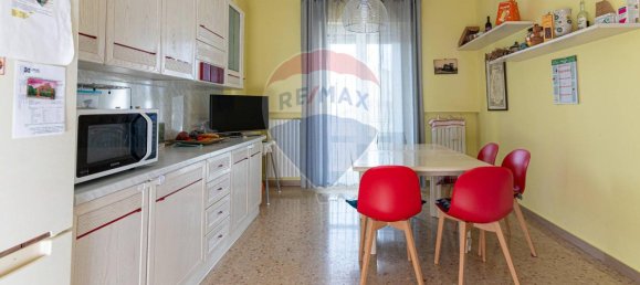 6-salle Appartement à Jesi, Italy No. 4736 10