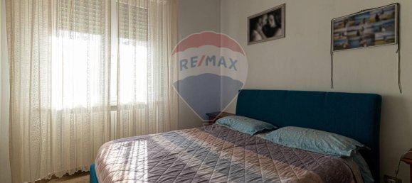 6-salle Appartement à Jesi, Italy No. 4736 15