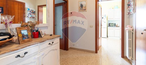 6-salle Appartement à Jesi, Italy No. 4736 24