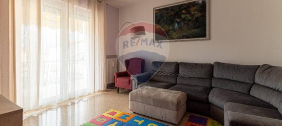 6-salle Appartement à Jesi, Italy No. 4736 2