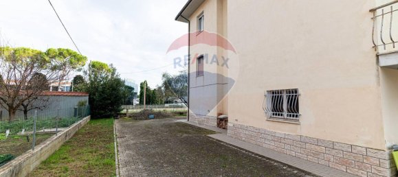 6-salle Appartement à Jesi, Italy No. 4736 32