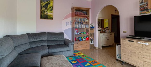 6-salle Appartement à Jesi, Italy No. 4736 3