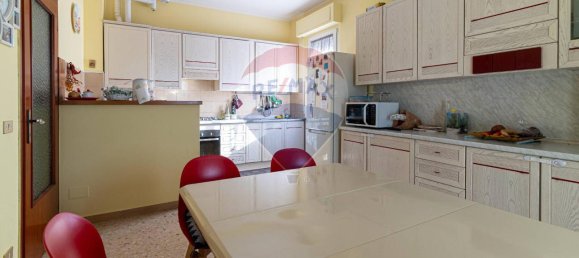 6-salle Appartement à Jesi, Italy No. 4736 22