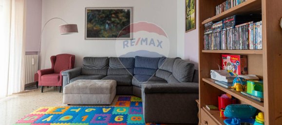 6-salle Appartement à Jesi, Italy No. 4736 4