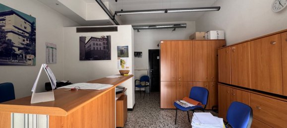 Oficina en Prato, Italy 110 m² No. 262458 2