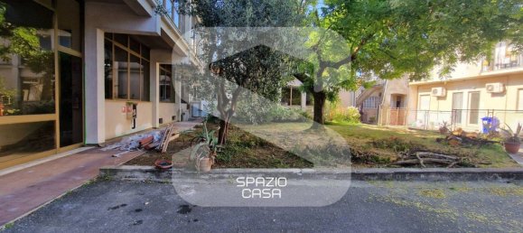 5 rooms Warehouse in Capannori, Italy No. 353708 2