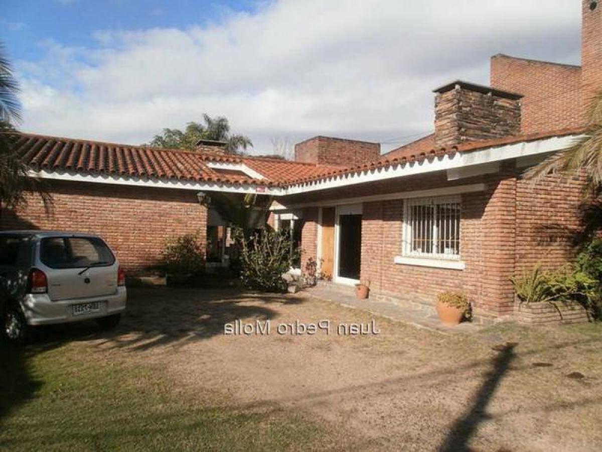 Casa de 3 dormitorios en Montevideo, Uruguay No. 1661