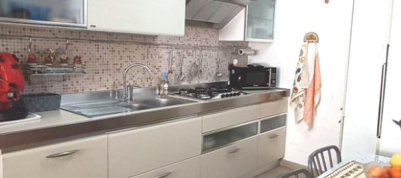 3-salle Appartement à Carrara, Italy No. 27361 21