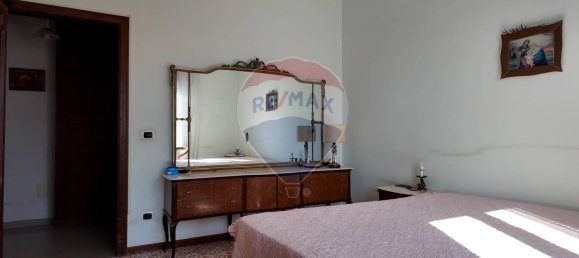 89m² Office in Torre del Greco, Italy No. 381393 17