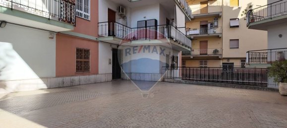 89m² Office in Torre del Greco, Italy No. 381393 4