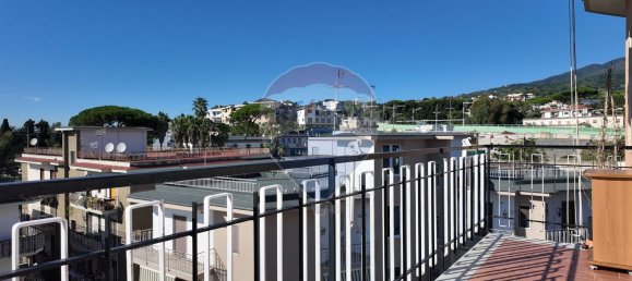 89m² Office in Torre del Greco, Italy No. 381393 8