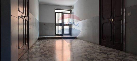 89m² Office in Torre del Greco, Italy No. 381393 11