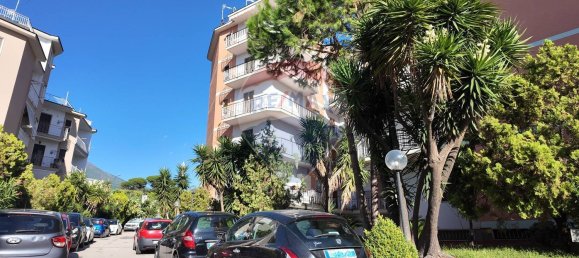 89m² Office in Torre del Greco, Italy No. 381393 2