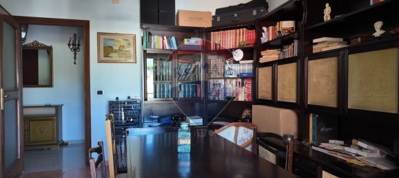 89m² Office in Torre del Greco, Italy No. 381393 28