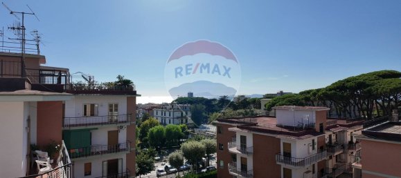 89m² Office in Torre del Greco, Italy No. 381393 7