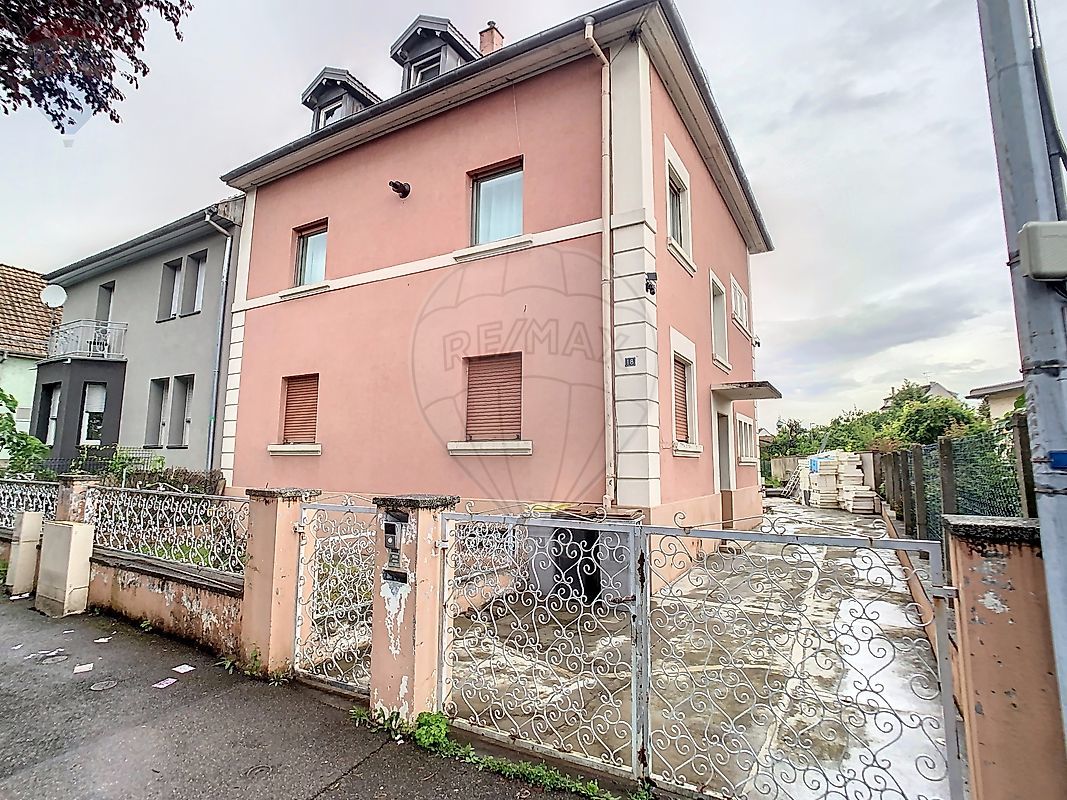 8-salle Bâtiment à Mulhouse, France No. 229523