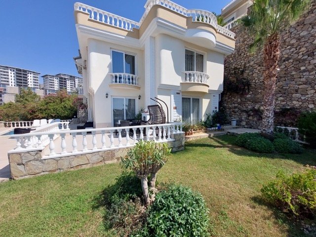 Villa 4+1 in Antalya, Turkey No. 34138