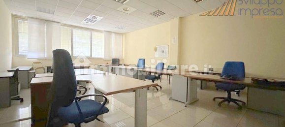 5 rooms Office in Cinisello Balsamo, Italy No. 61097 8