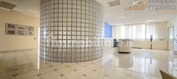 5 rooms Office in Cinisello Balsamo, Italy No. 61097 3