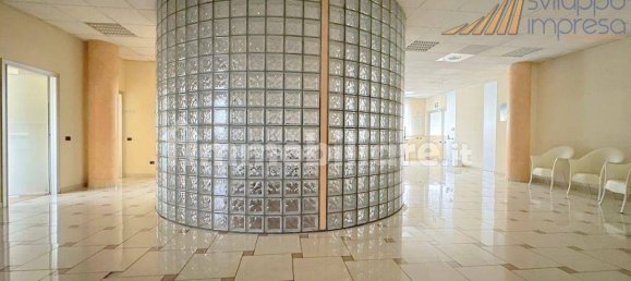 5 rooms Office in Cinisello Balsamo, Italy No. 61097 10