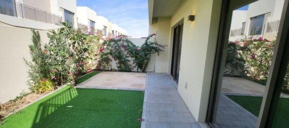 Вилла с 4 спальнями в Dubai South (Dubai World Central), ОАЭ № 111020 2