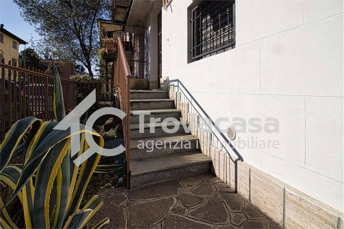 3 bedrooms Apartment in Modena, Italy No. 53845