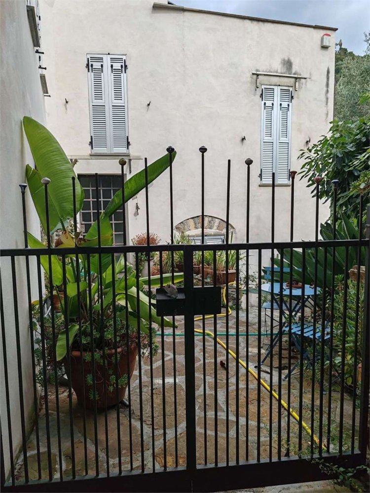 Casa de 45 dormitorios en Diano San Pietro, Italy No. 339693