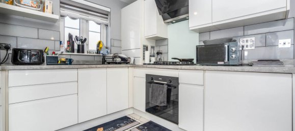 3 bedrooms Commercial property in Dartford, United Kingdom No. 10674 3