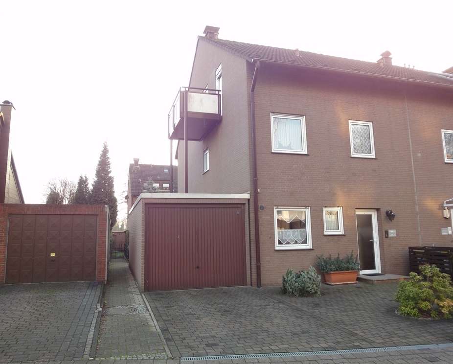 7 rooms Townhouse in Recklinghausen, Germany No. 371917