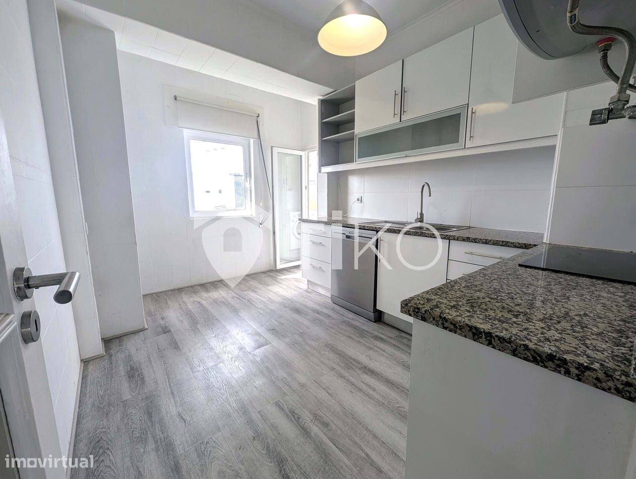 3 bedrooms Commercial property in Lisbon, Portugal No. 309163