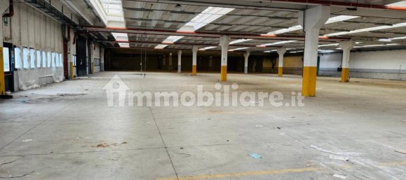 10000m² Warehouse in Carnate, Italy No. 340516 2
