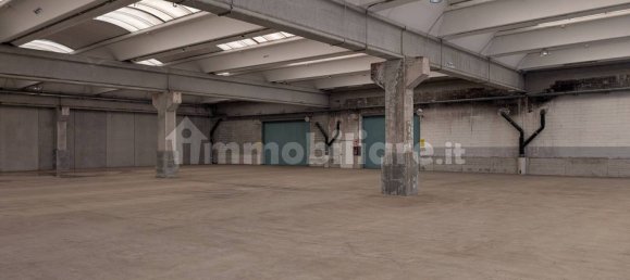 10000m² Warehouse in Carnate, Italy No. 340516 10