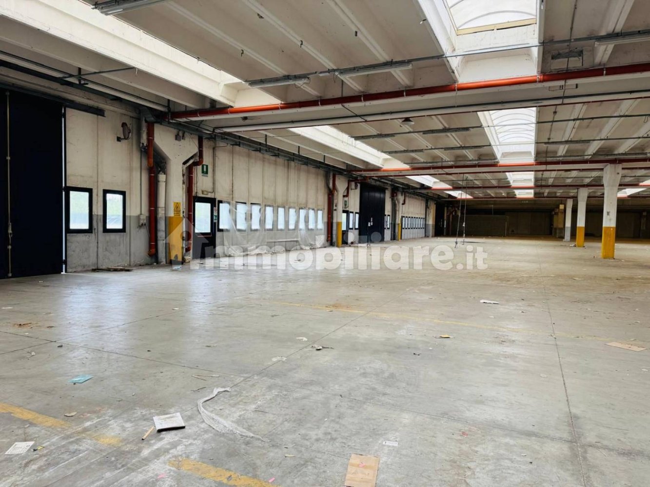 10000m² Warehouse in Carnate, Italy No. 340516