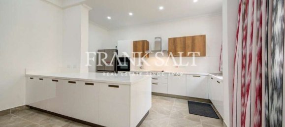 3 bedrooms Townhouse in Sliema, Malta No. 10268 2