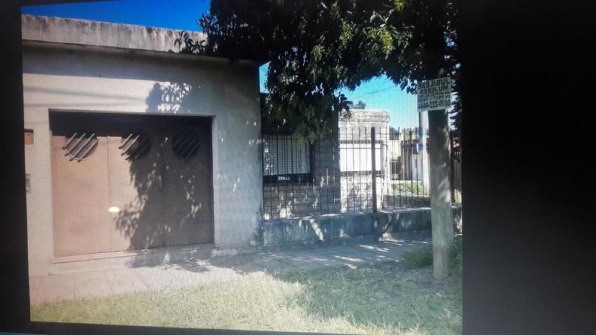 3 bedrooms House in Ituzaingo, Argentina No. 101527