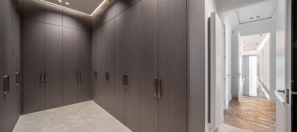 4 bedrooms Apartment in Paris, France No. 169520 10