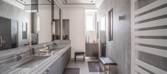 4 bedrooms Apartment in Paris, France No. 169520 6