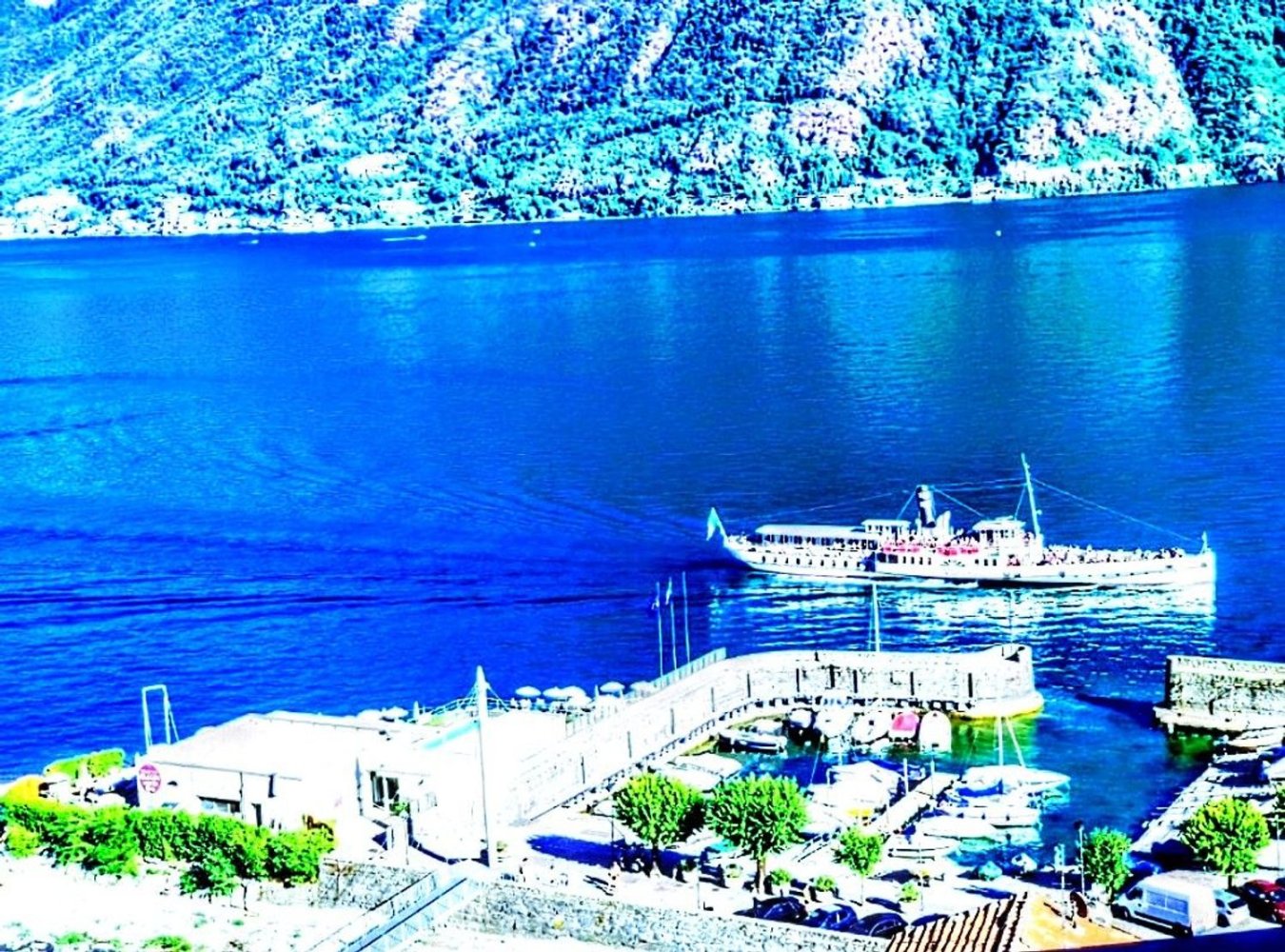 Apartamento de 6 habitaciónes en Argegno, Italy No. 255008