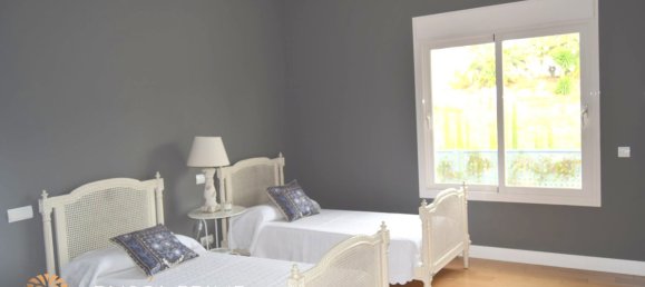 5 bedrooms Villa in Marbella, Spain No. 5745 14