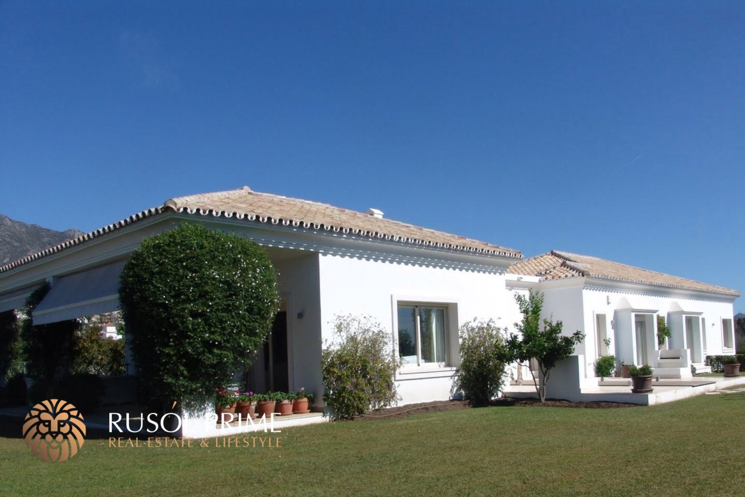 5 bedrooms Villa in Marbella, Spain No. 5745