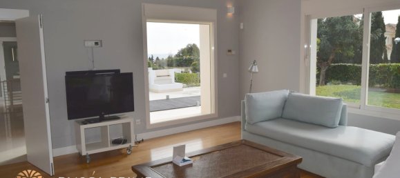 5 bedrooms Villa in Marbella, Spain No. 5745 11