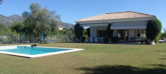 5 bedrooms Villa in Marbella, Spain No. 5745 5