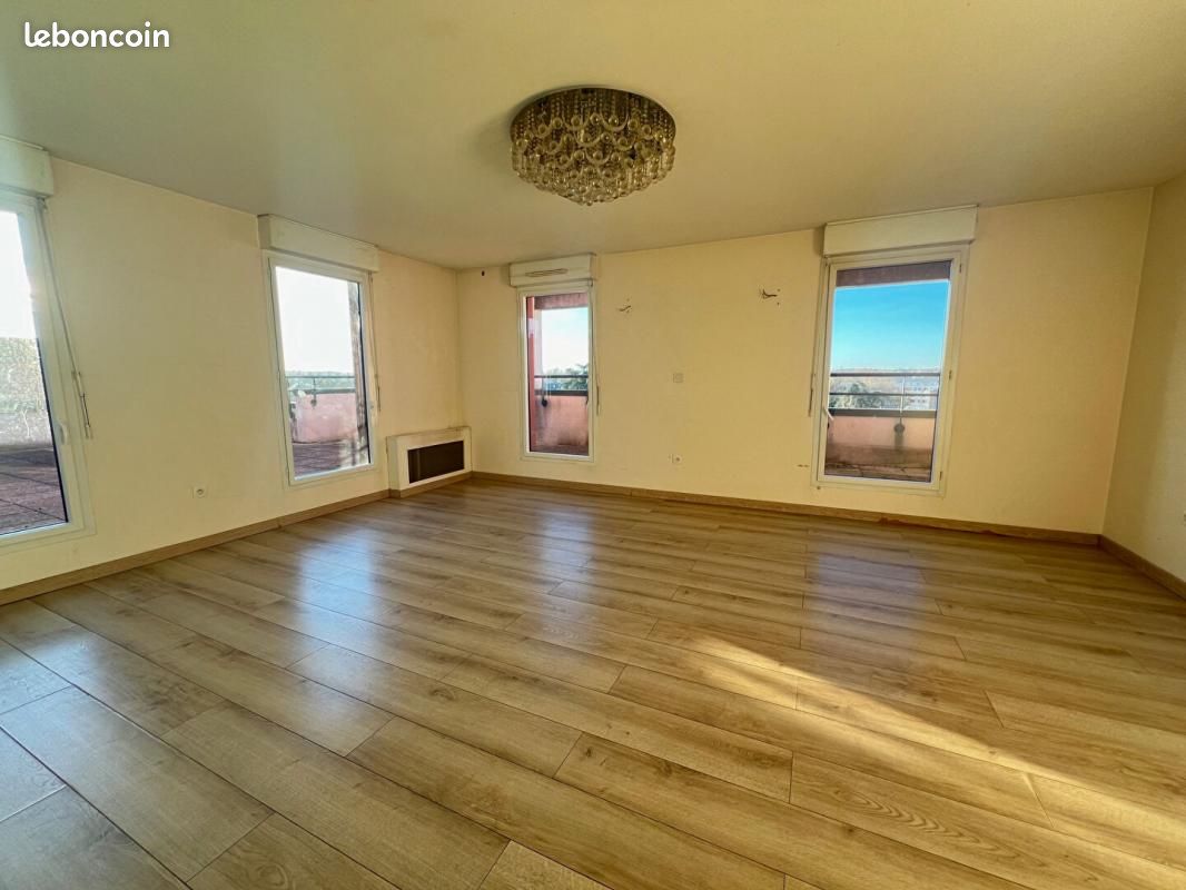 Duplex T2 em Compiegne, France N.º 42702