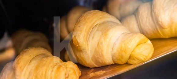 44m² Commercial property in Costa da Caparica, Portugal No. 64754 12