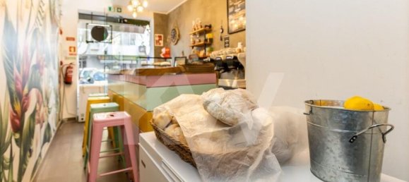 44m² Commercial property in Costa da Caparica, Portugal No. 64754 7