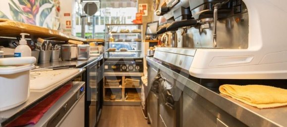 44m² Commercial property in Costa da Caparica, Portugal No. 64754 15