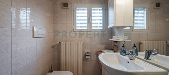 3 bedrooms House in Carpi, Italy No. 325757 42