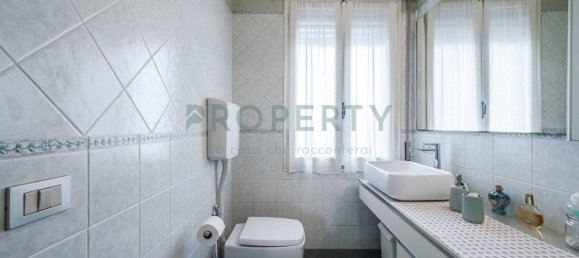 3 bedrooms House in Carpi, Italy No. 325757 30